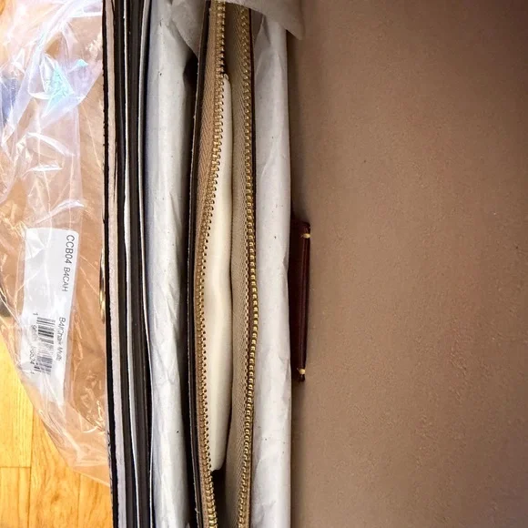 BNWT Coach x Peanuts Tabby Shoulder Bag 26 - Picture 8 of 16